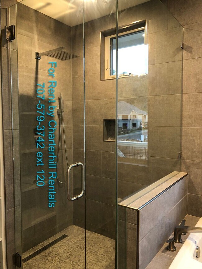 Building Photo - Beautiful, brand new, Fountaingrove home in convenient location near Keysight, Medtronic, Fountai...
