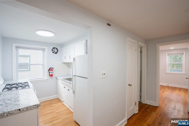 Building Photo - 18 7th St