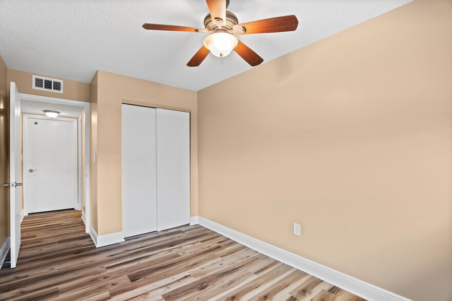 Building Photo - 252 Ulster Ln