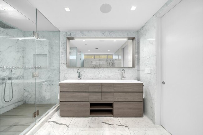Building Photo - 321 Ocean Dr