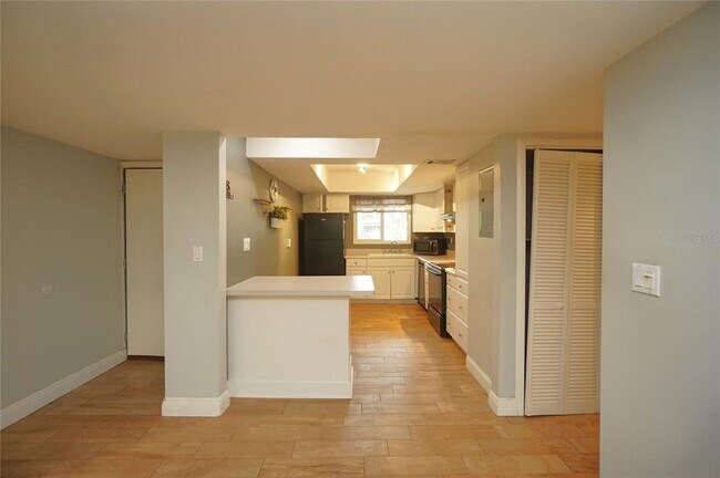 Building Photo - 760 S Village Dr