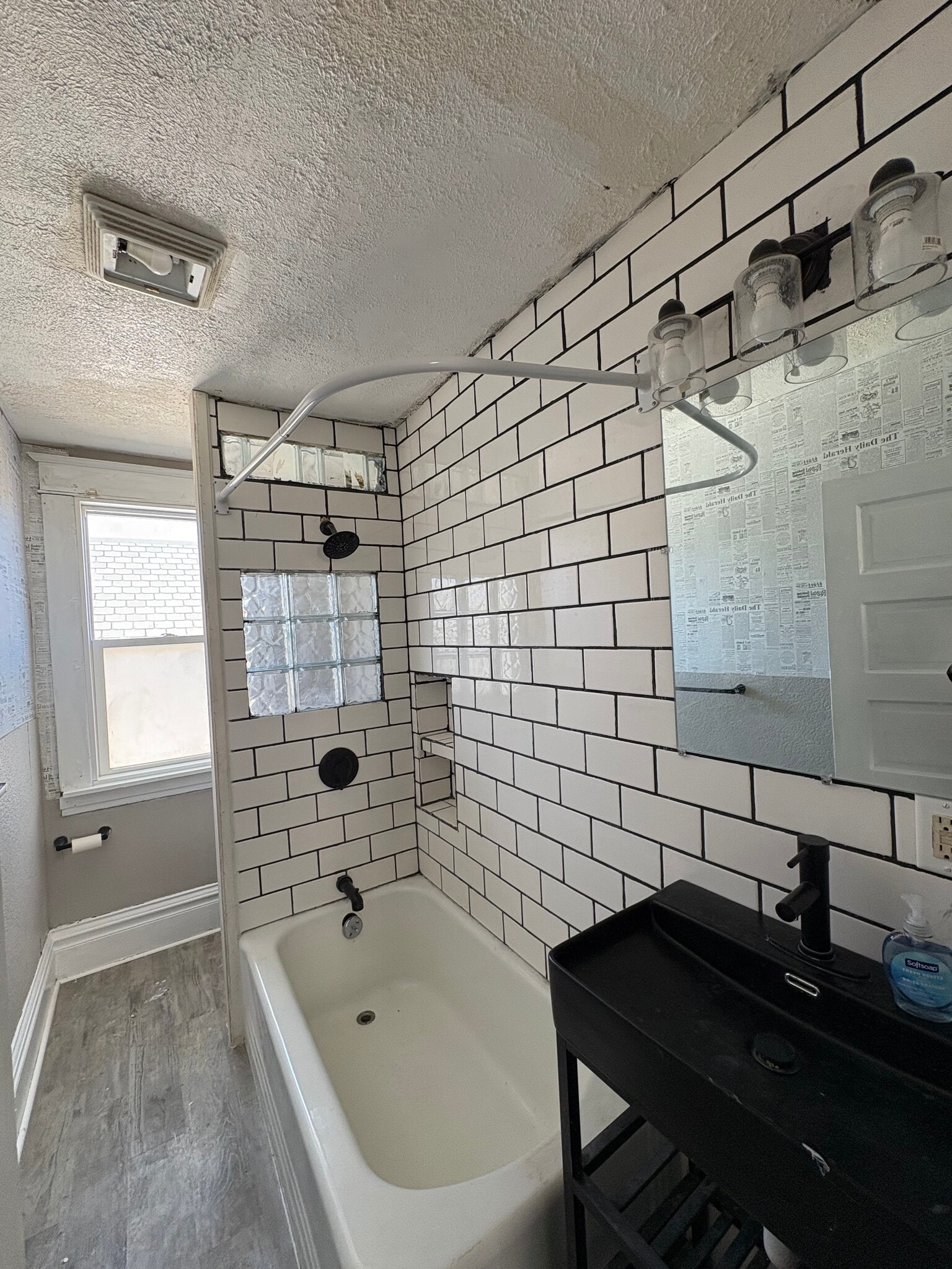 Building Photo - 714 S 1st Ave