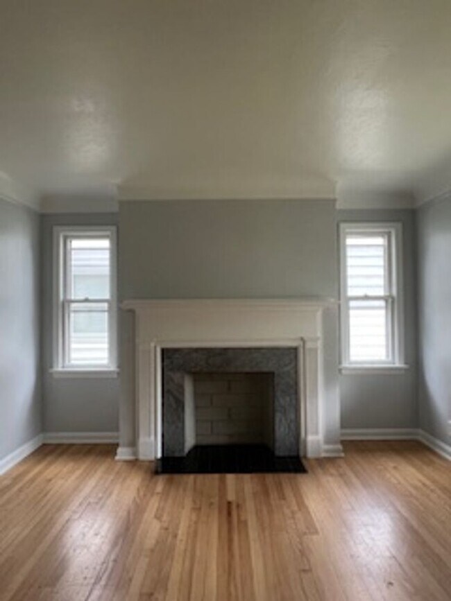 Building Photo - 871 E 232 St