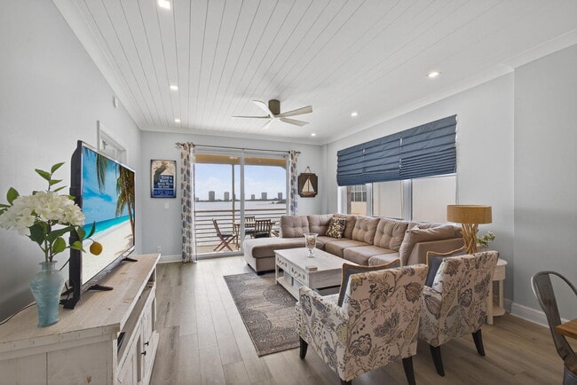 Building Photo - 105 Paradise Harbour Blvd
