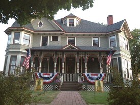 Building Photo - 312 E Spruce St