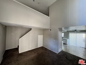 Building Photo - 661 Woodcrest Dr