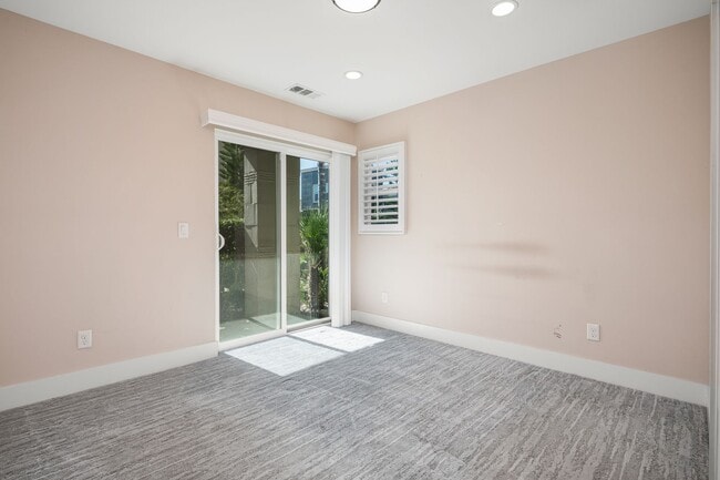 Building Photo - Resort Style 2BD Townhome in Origen at Civ...