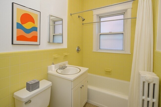 Building Photo - 89 Rockview St