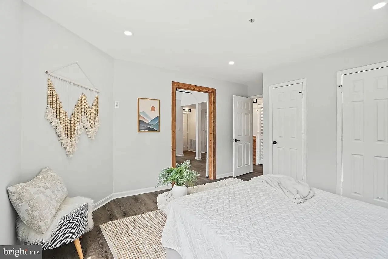 Building Photo - 1240 Holbrook Ter NE