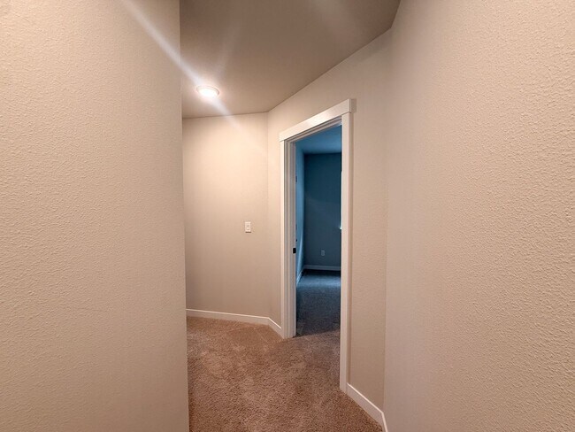 Building Photo - 5590 Mountain Quail Dr S