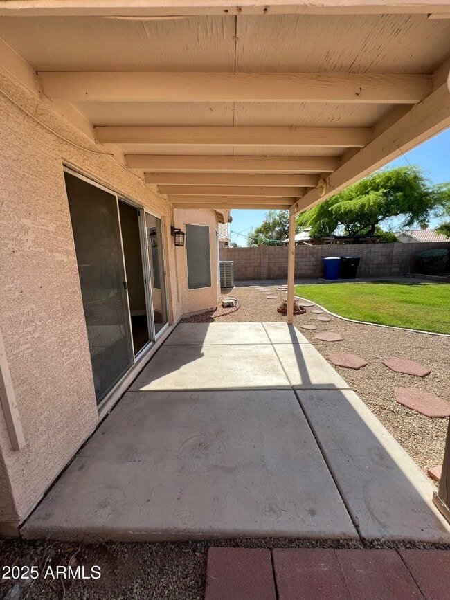 Building Photo - 716 E Gary Dr