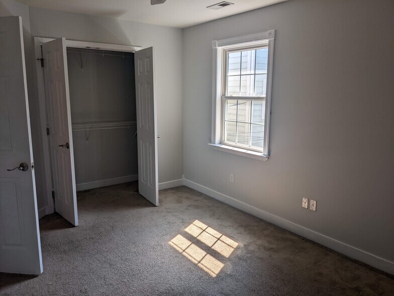 Building Photo - 1217 Catherine St