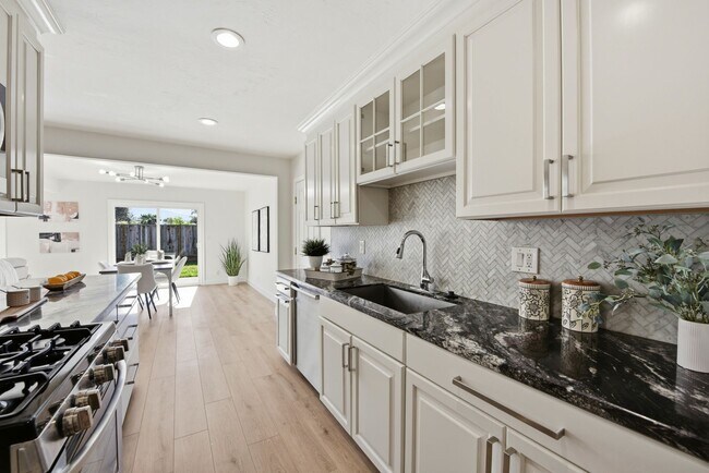 Building Photo - 4498 Ladner St