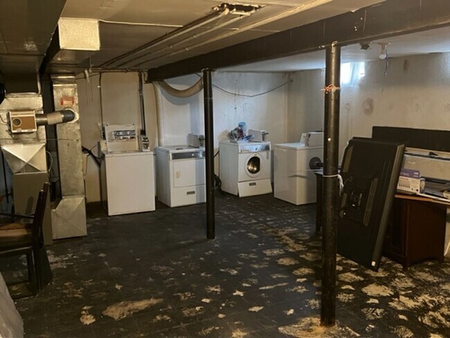 Building Photo - Well maintained  2 Bedroom Condo Great Amenities and Beautiful Surroundings