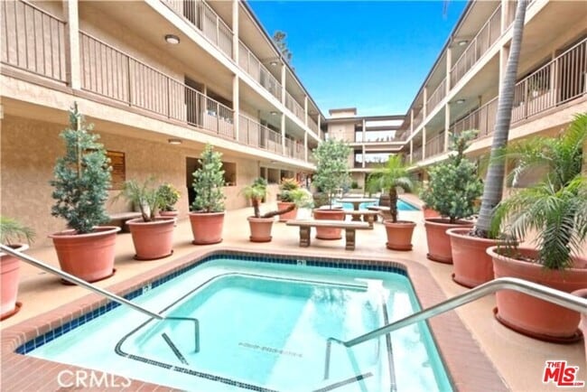 Building Photo - 2501 W Redondo Beach Blvd