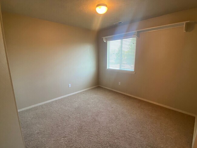 Building Photo - RV/Boat Parking with Nampa Home!