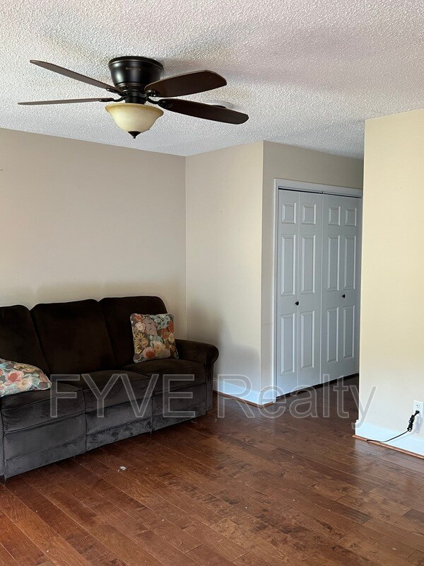 Building Photo - 7914 Gleason Dr