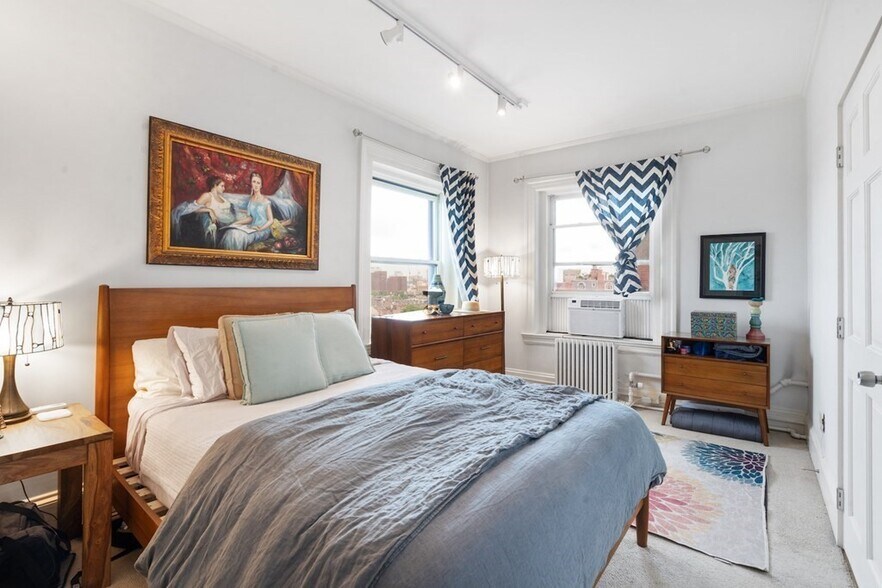 Building Photo - 48 Beacon St