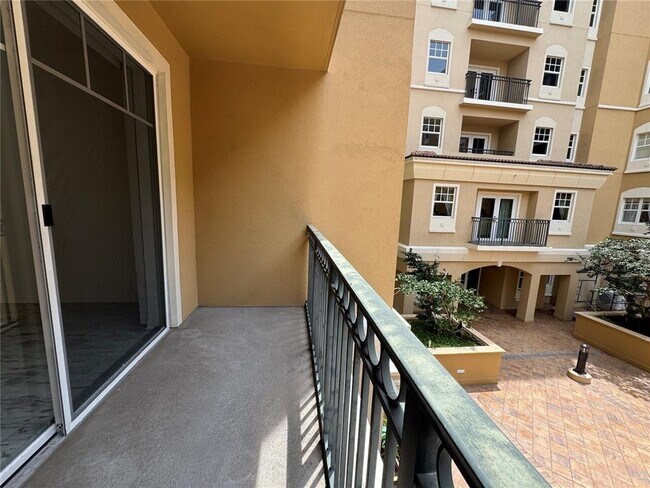 Building Photo - 1064 N Tamiami Trl