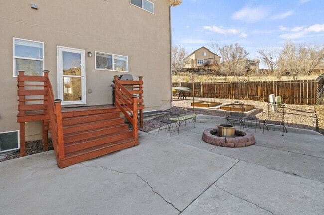 Building Photo - Spacious Home with Finished Basement, Granite Kitchen & Fenced Yard Near Fort Carson