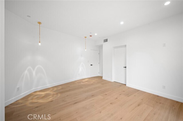 Building Photo - 9601 N Clybourn Ave
