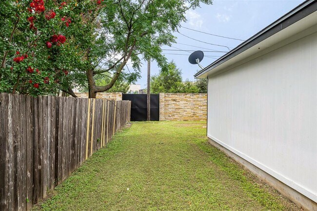 Building Photo - 613 Broken Bow Dr