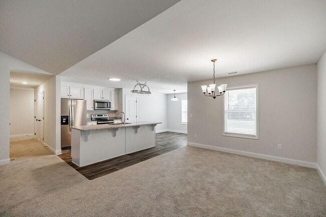 Building Photo - 80 Creek Haven Dr