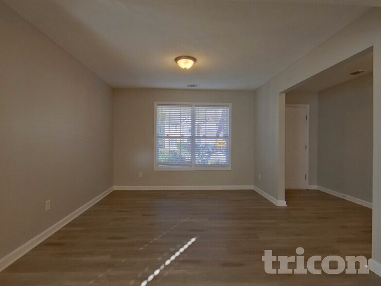 Building Photo - 629 Amberwood Dr