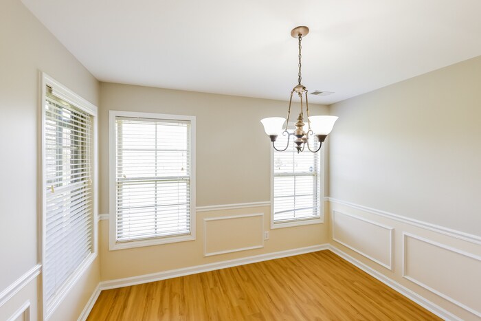 Building Photo - 105 Landings Way Dr