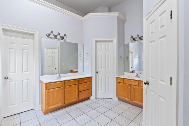 Building Photo - 9143 Raspberry Ln