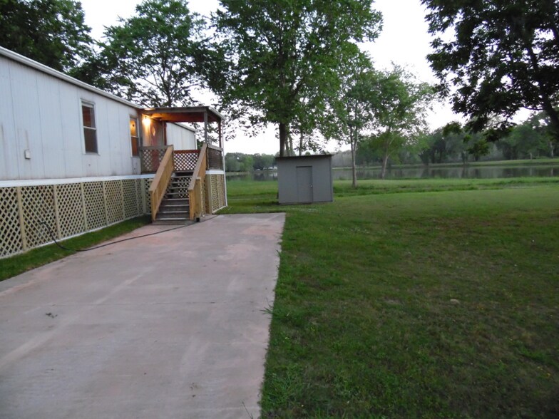Building Photo - 111 Spur