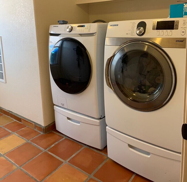 Building Photo - Magnificent 4 Bedroom, 2.5 Bath in Rio Rancho!