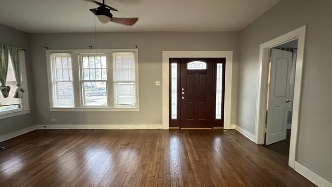 Building Photo - Highland Park 2/1 Home Ready for Move-In