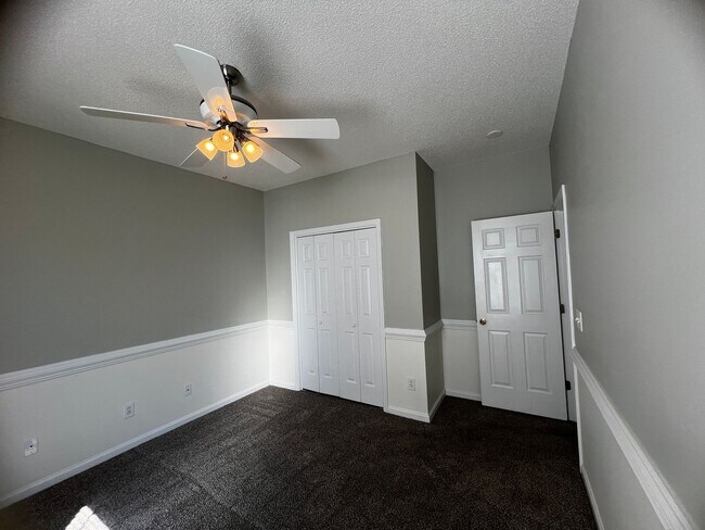 Building Photo - 404 Blackberry Ln