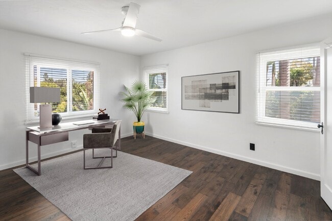 Building Photo - Luxury Living in the Heart of Kensington -...