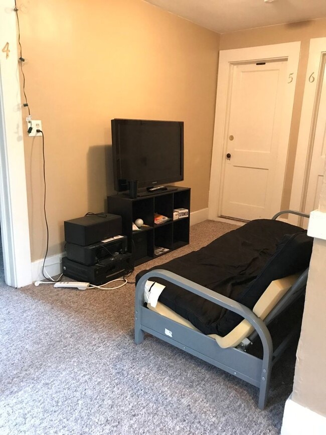 Building Photo - 544 N State St