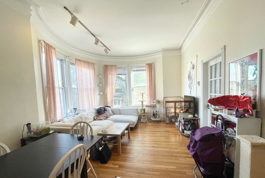 Primary Photo - 781 Parker St