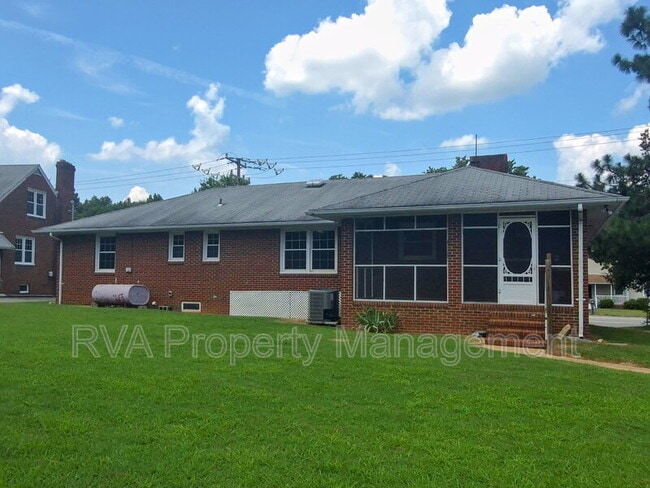 Building Photo - 6403 River Rd