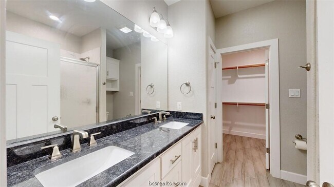 Building Photo - 513 Kubin St