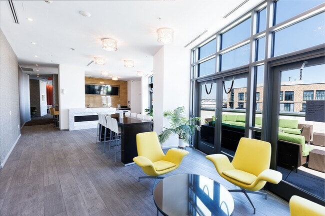 Building Photo - Spacious PENTHOUSE unit has it all! Light filled 1BR/1BA + DEN condo