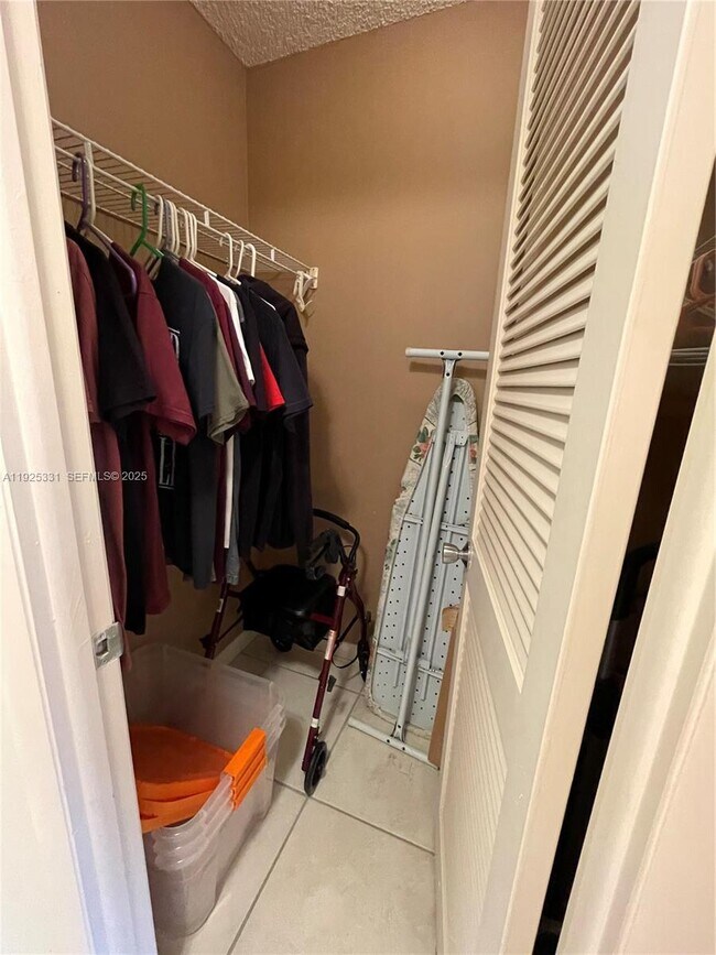 Building Photo - 505 E Dania Beach Blvd