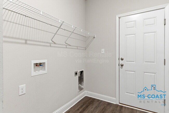 Building Photo - 5723 Overland Dr