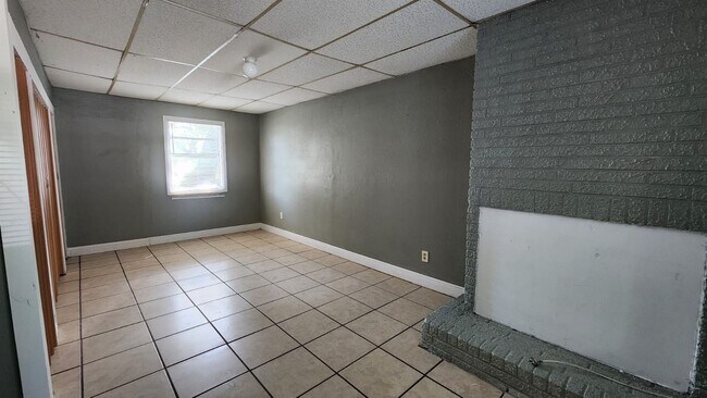 Building Photo - Beautiful & Cozy 3/1 in Downtown St.Pete!! $300 OFF FIRST MONTHS RENT MOVE-IN SPECIAL!!