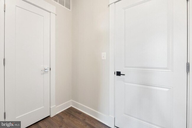 Building Photo - 23142 Horseshoe Trl Sq