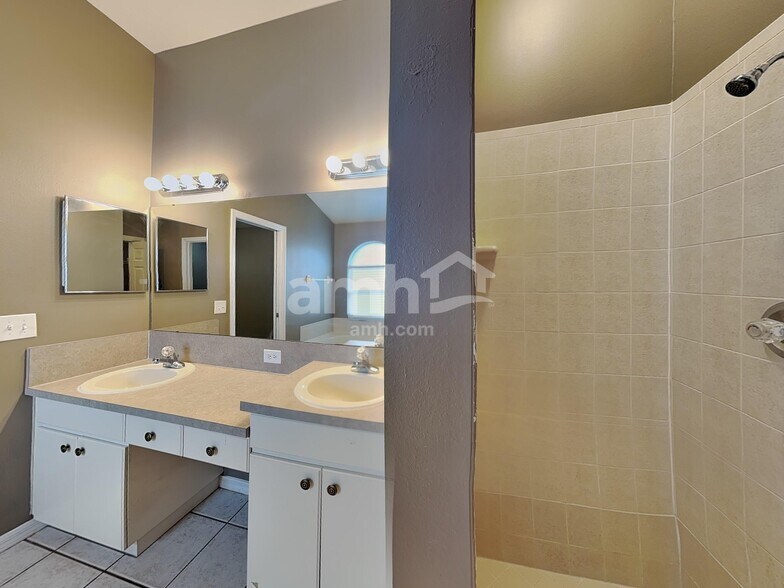 Building Photo - 22611 Roderick Dr