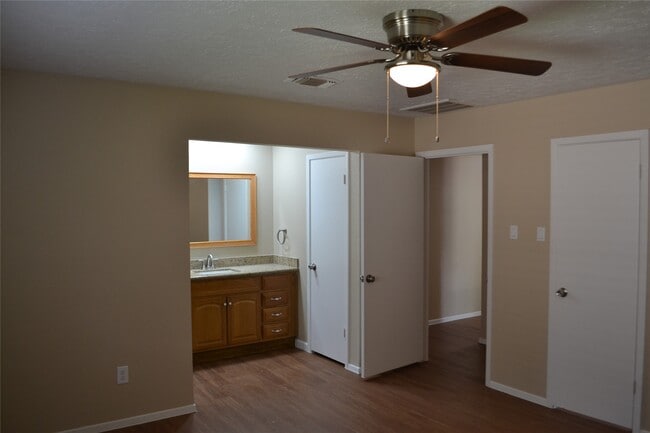 Building Photo - 4830 Diehlwood Pl