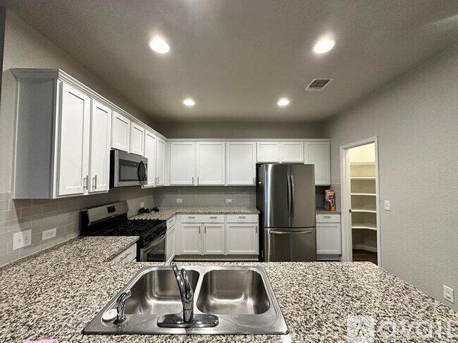 Building Photo - 101 Stellamar Dr
