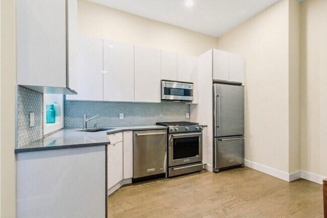 Building Photo - 2614 Palisade Ave