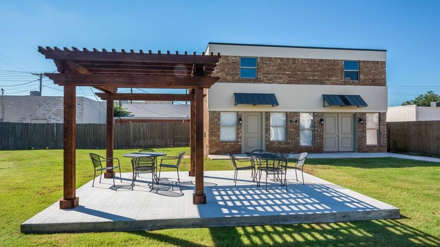 Grilling Patio - The Terraces at Lakehurst