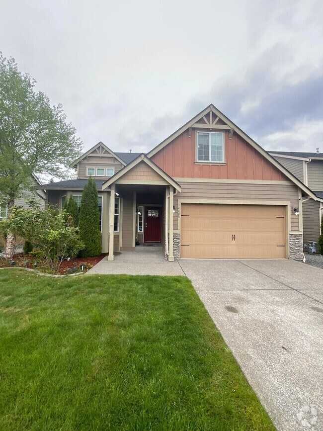 Building Photo - Spacious 4 bedroom Home